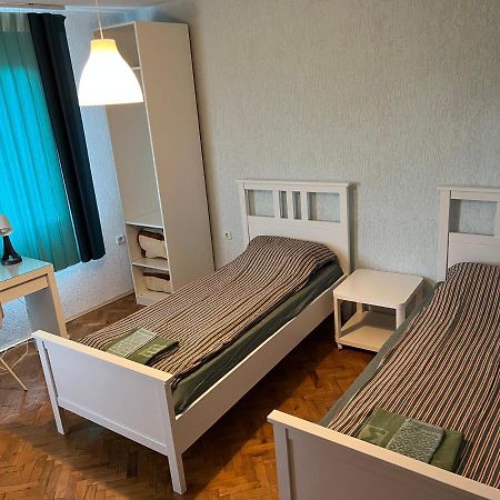 White Guest House 2 Karlovo Bagian luar foto