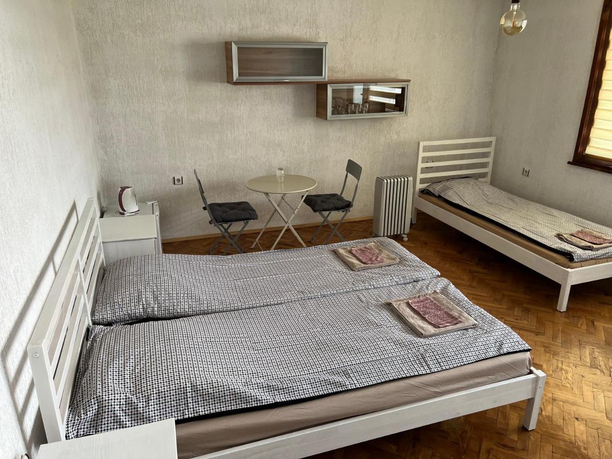 White Guest House 2 Karlovo Bagian luar foto