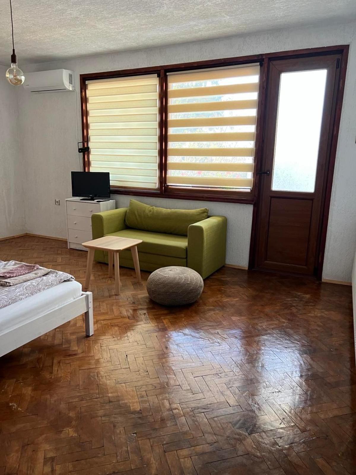 White Guest House 2 Karlovo Bagian luar foto
